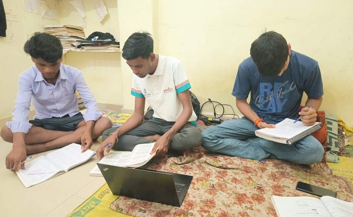 Бхопал В малка стая 10x10 в района на градината на