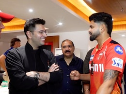 AAP MP Raghav Chadha Meets Punjab Kings Squad Ahead Of Qualifier 1 Against RCB AAP MP Raghav Chadha Meets Punjab Kings Squad Ahead Of Qualifier 1 Against RCB