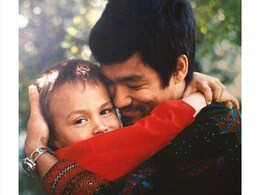 इस सुपस्टार के बेटे की फिल्म के सेट पर हो गई थी मौत, नकली बंदूक से चली थी असली गोली, 17 दिन बाद होने वाली थी शादी इस सुपस्टार के बेटे की फिल्म के सेट पर हो गई थी मौत, नकली बंदूक से चली थी असली गोली, 17 दिन बाद होने वाली थी शादी