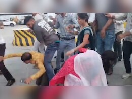 टोल कर्मचारियों को भारी पड़ी गुंडागर्दी, कार सवार परिवार को पीटा; पुलिस ने पकड़कर लगवाई उठक-बैठक