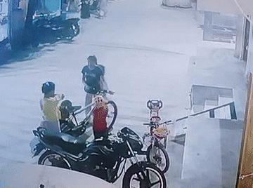 Rajasthan: कॉलोनी की गली में बेकाबू कार ने 4 बच्चों समेत महिला को कुचला, हादसे के बाद ड्राइवर फरार