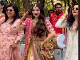 काजोल के गाने पर दुल्हन ने अपनी शादी में किया ऐसा डांस, एक्सप्रेशन देख कर लोगों को DDLJ की सिमरन आई याद काजोल के गाने पर दुल्हन ने अपनी शादी में किया ऐसा डांस, एक्सप्रेशन देख कर लोगों को DDLJ की सिमरन आई याद