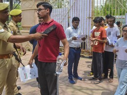 NEET UG 2025: "पिछले साल से कठिन था इस बार का फिजिक्स", जानें नीट पेपर के फॉर्मेट को लेकर एक्सपर्ट की राय NEET UG 2025: "पिछले साल से कठिन था इस बार का फिजिक्स", जानें नीट पेपर के फॉर्मेट को लेकर एक्सपर्ट की राय