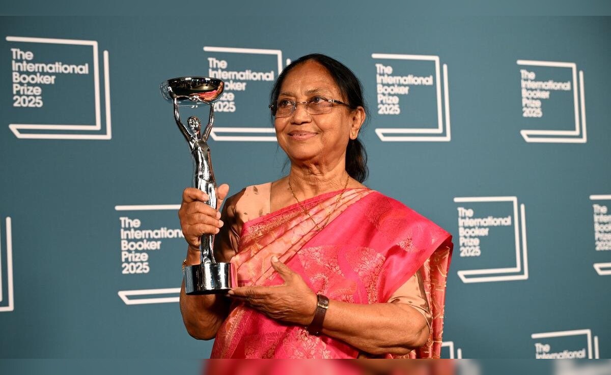 It took several years before her work was published. Her first short story appeared in a local magazine when she was 27. It took several years before her work was published. Her first short story appeared in a local magazine when she was 27.