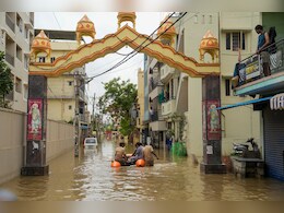 पानी-पानी हुई हाईटेक सिटी बेंगलुरु, सड़कों पर भरा पानी... घरों में भी घुसा, देखें Photos और Videos