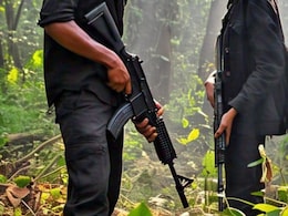 Crime News : छत्तीसगडच्या बिजापूरमध्ये नक्षलवाद्यांनी केली काँग्रेस नेत्याची हत्या, परिसरात भीतीचं वातावरण