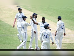 IND vs ENG: भारतीय टीम को मिली बड़ी खुशखबरी, इंग्लैंड का दिग्गज गेंदबाज हुआ चोटिल, वापसी को लेकर ऐसा है अपडेट IND vs ENG: भारतीय टीम को मिली बड़ी खुशखबरी, इंग्लैंड का दिग्गज गेंदबाज हुआ चोटिल, वापसी को लेकर ऐसा है अपडेट