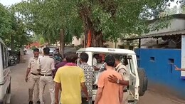 Job Scam: रेलवे में सरकारी नौकरी दिलाने के नाम पर युवक से ले लिए 17 लाख रुपये, शिकायत के बाद पुलिस ने सिखाया सबक
