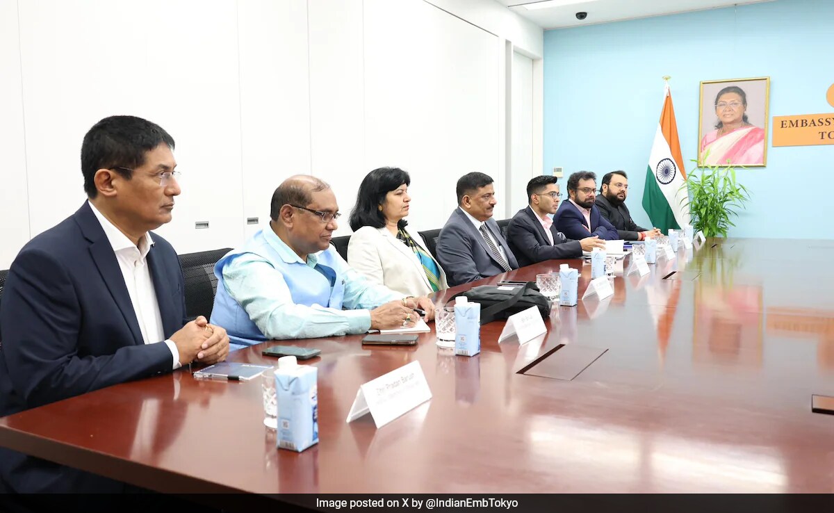 Токио Janata Dal United MP Sanjay Jha който ръководи изцяло