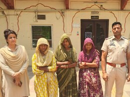जयपुर में पकड़ी गई महिला गुजराती गैंग, करती थी सफाई से चोरी...बरामद हुए 50 लाख रुपये के जवाहरात जयपुर में पकड़ी गई महिला गुजराती गैंग, करती थी सफाई से चोरी...बरामद हुए 50 लाख रुपये के जवाहरात
