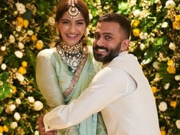सोनम कपूर की शादी की अनदेखी तस्वीरें आईं सामने, देखें 7 साल पहले कैसे दुल्हन बनी थीं अनिल कपूर की लाडली सोनम कपूर की शादी की अनदेखी तस्वीरें आईं सामने, देखें 7 साल पहले कैसे दुल्हन बनी थीं अनिल कपूर की लाडली