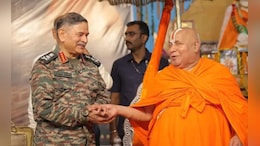 आर्मी चीफ से जगद्गुरु रामभद्राचार्य ने गुरु दक्षिणा में मांगा PoK, उपेंद्र द्विवेदी को दी दीक्षा
