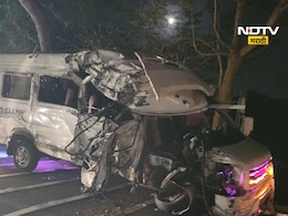 Satara Accident: देवदर्शनाला जाताना काळाचा घाला! ट्रॅव्हल्स - ट्रकचा भीषण अपघात, 3 जण ठार Satara Accident: देवदर्शनाला जाताना काळाचा घाला! ट्रॅव्हल्स - ट्रकचा भीषण अपघात, 3 जण ठार