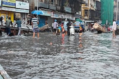 Rain Chaos In Mumbai As Monsoon Arrives 12 Days Early, Heavy Showers Likely Rain Chaos In Mumbai As Monsoon Arrives 12 Days Early, Heavy Showers Likely