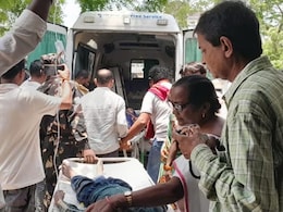 आई, तू हे काय केलंस? रेल्वे स्टेशनवर 4 मुलांसह घेतलं विष! कारण काय?