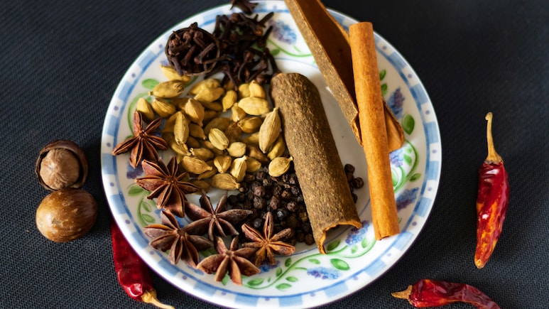 कौन से मसाले इम्यून सिस्टम को बूस्ट करते हैं?