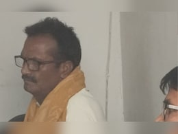 भिंड में रंगे हाथ पकड़ा गया ASI, जांच में से नाम हटाने के लिए मांग रहा था रिश्वत भिंड में रंगे हाथ पकड़ा गया ASI, जांच में से नाम हटाने के लिए मांग रहा था रिश्वत