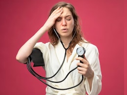 डॉक्टर ने बताया High Blood Pressure के लिए सुपरफूड हैं ये 3 चीजें, इन्हें खाने से ही कंट्रोल हो जाएगा बीपी डॉक्टर ने बताया High Blood Pressure के लिए सुपरफूड हैं ये 3 चीजें, इन्हें खाने से ही कंट्रोल हो जाएगा बीपी