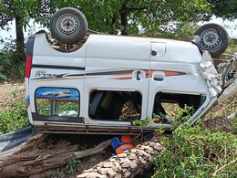 बांसवाड़ा: कुएं में गिरी मजदूरों से भरी वैन , 10 से ज्यादा घायल, 3 की हालत नाजुक बांसवाड़ा: कुएं में गिरी मजदूरों से भरी वैन , 10 से ज्यादा घायल, 3 की हालत नाजुक