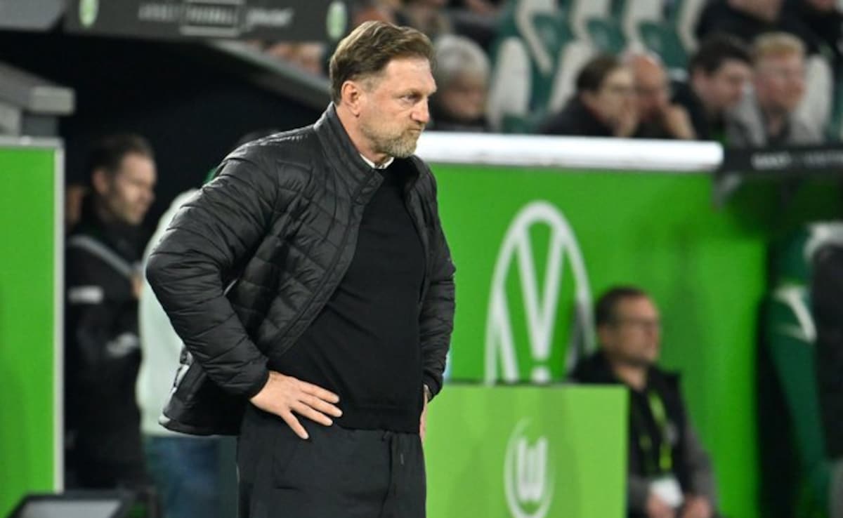 Wolfsburg Sack Ralph Hasenhuettl After Borussia Dortmund Thumping