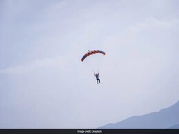 Parachutist Dies During Routine Jump In UK, Skydiving Centre Says It Was A "Deliberate Act" Parachutist Dies During Routine Jump In UK, Skydiving Centre Says It Was A "Deliberate Act"