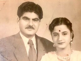 तस्वीर में दिख रहे शख्स के खानदान में हैं एक्टर्स की फौज, पृथ्वीराज कपूर के कहने पर आए मुंबई, बने गीता बाली के सेक्रेटरी और... तस्वीर में दिख रहे शख्स के खानदान में हैं एक्टर्स की फौज, पृथ्वीराज कपूर के कहने पर आए मुंबई, बने गीता बाली के सेक्रेटरी और...