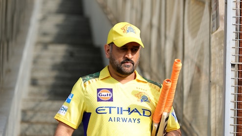 MS Dhoni : 'कॅप्टन कूल' धोनीनं भर मैदानात मला शिव्या दिल्या...,' CSK च्या माजी खेळाडूनं सांगितली Untold Story