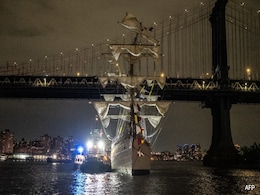 Video: Mexican Navy Ship Hits New York's Brooklyn Bridge, 2 Dead Video: Mexican Navy Ship Hits New York's Brooklyn Bridge, 2 Dead