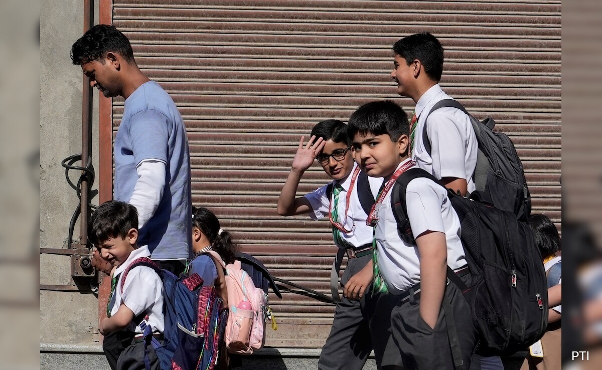 दिल्ली के निजी स्कूल नहीं कर सकेंगे मनमानी, किताबों और यूनिफॉर्म को लेकर सरकार ने जारी किए सख्त निर्देश