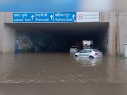 डूब गई कार, उखड़ गए पेड़... दिल्ली की बारिश के 10 दिल दहला देने वाले वीडियो डूब गई कार, उखड़ गए पेड़... दिल्ली की बारिश के 10 दिल दहला देने वाले वीडियो