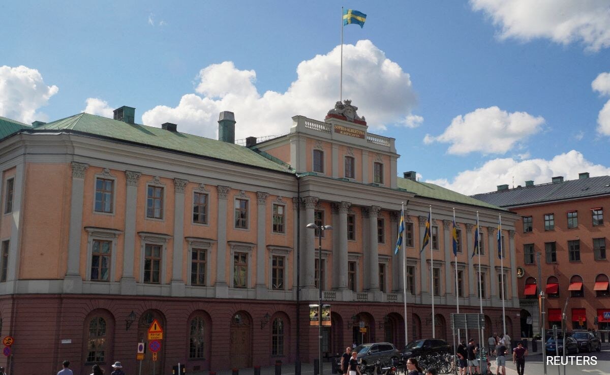 Високопоставен шведски дипломат който наскоро беше задържан и разпитан по