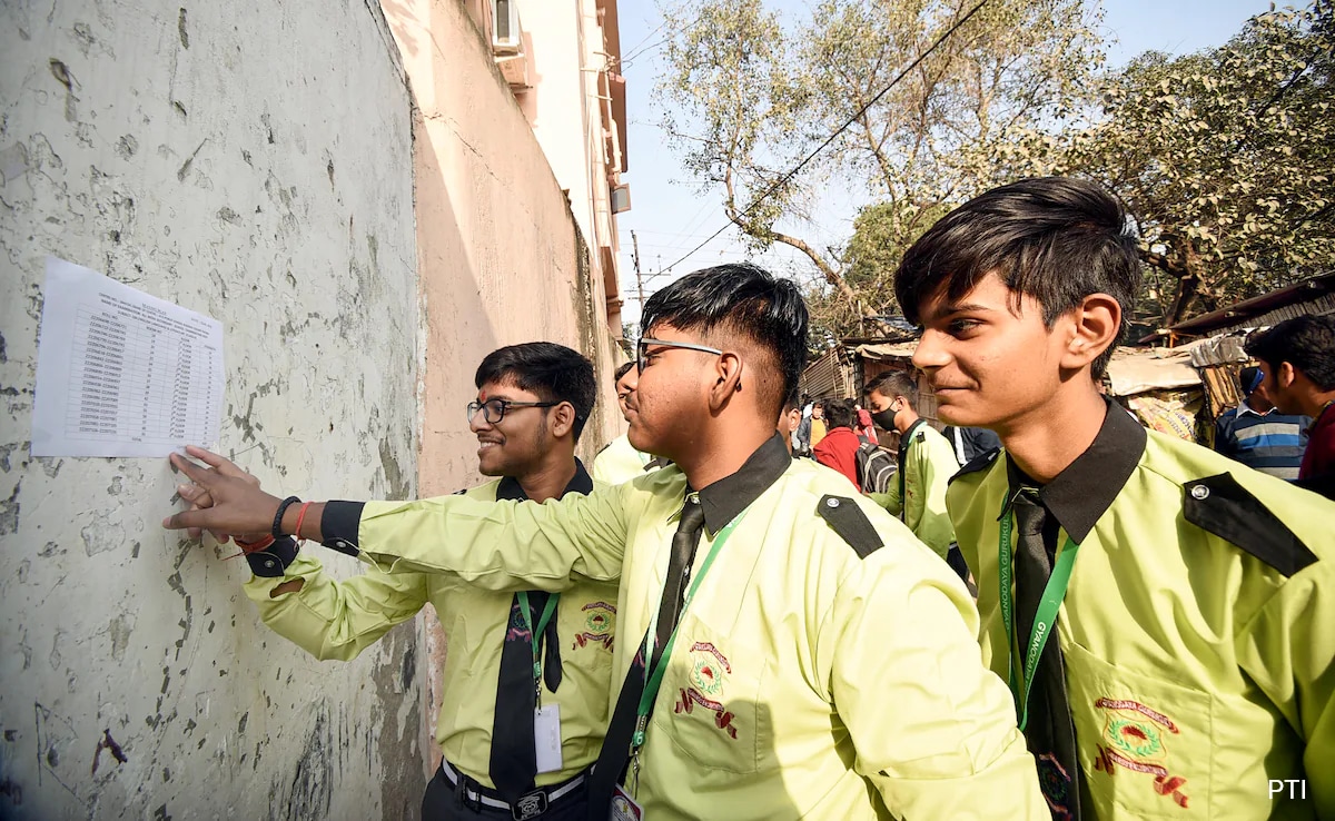 Тъй като се обявяват резултатите от CBSE клас 12 Lakhs