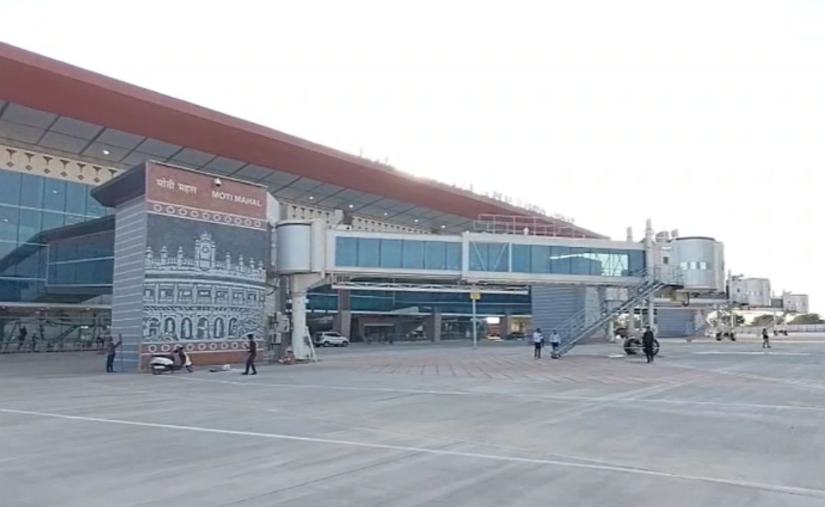 Gwalior Airport: ग्वालियर एयरपोर्ट पर बड़ा हादसा टला, Air India के प्लेन में खराबी, यहां से आ रही थी फ्लाइट