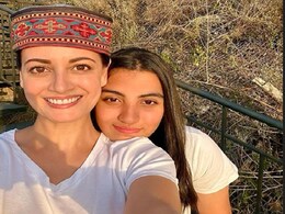 अपनी बेटियों के साथ डिनर पर निकलीं दीया मिर्जा, पैप्स से बेटी को बचातीं आईं नजर, लोगों ने यूं दिया रिएक्शन अपनी बेटियों के साथ डिनर पर निकलीं दीया मिर्जा, पैप्स से बेटी को बचातीं आईं नजर, लोगों ने यूं दिया रिएक्शन