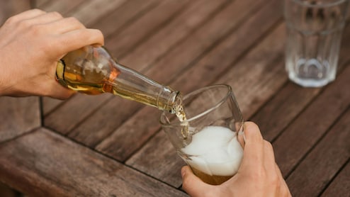 बीयर पीने के फायदे और नुकसान | Benefits and Side Effects of Drinking Beer