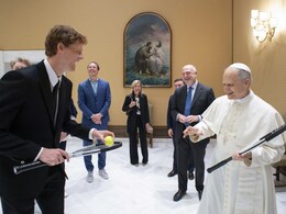 World No. 1 Jannik Sinner Meets Tennis Fan Pope Leo XIV, Presents Him Tennis Racket World No. 1 Jannik Sinner Meets Tennis Fan Pope Leo XIV, Presents Him Tennis Racket