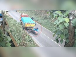 स्कूटी सवार महिला पर पीछे से दौड़ा ट्रक, रौंद डाली स्कूटी, देखिए रोंगटे खड़े कर देने वाला वीडियो