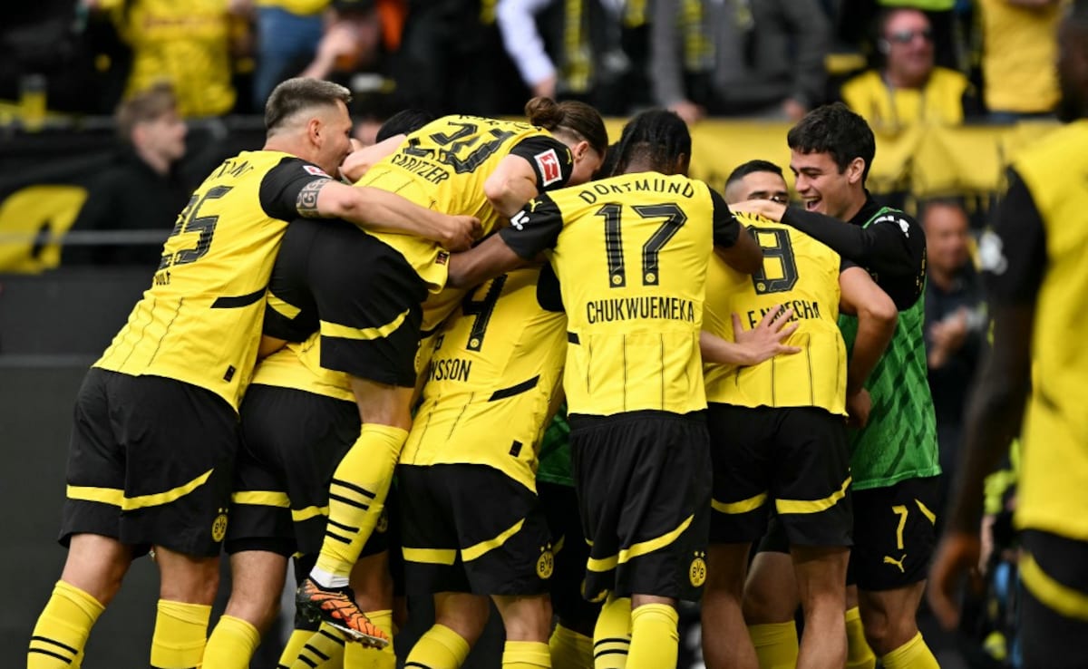 Borussia Dortmund Dare To Dream As Bayern Munichs Title March Falters