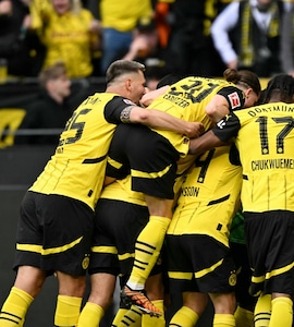 Borussia Dortmund Dare To Dream As Bayern Munichs Title March Falters