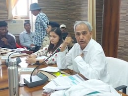 जिला प्रशासन से नाराज हुए सांसद हरीश मीणा, बैठक में आए कलेक्टर सौम्या झा और SP रह गए हक्के-बक्के जिला प्रशासन से नाराज हुए सांसद हरीश मीणा, बैठक में आए कलेक्टर सौम्या झा और SP रह गए हक्के-बक्के