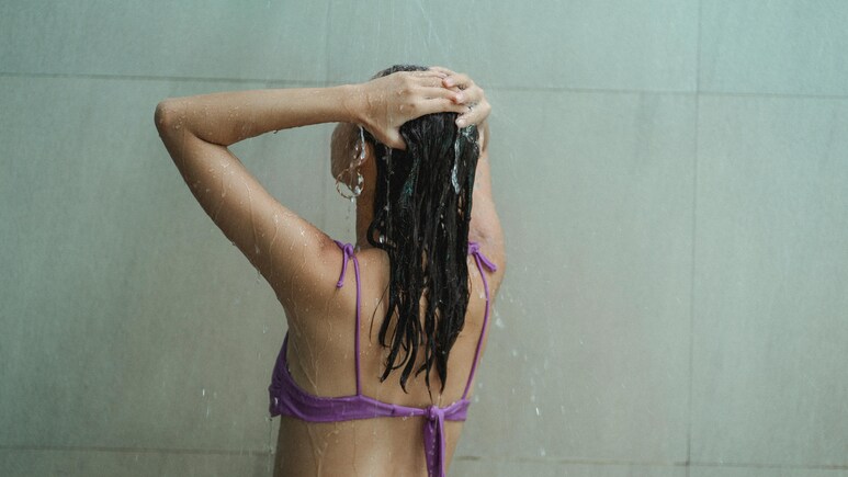 Shampoo और Conditioner लगाने का ये है बेहतरीन तरीका, देखें Best Haircare Products की Affordable Deals Shampoo और Conditioner लगाने का ये है बेहतरीन तरीका, देखें Best Haircare Products की Affordable Deals