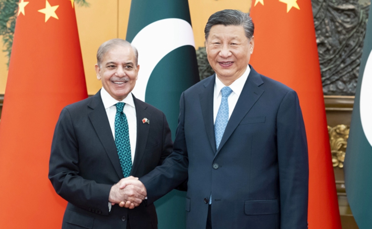 चीन और पाकिस्&zwj;तान के गठजोड़ से कैसे निपट सकता है भारत? जानें क्&zwj;या कहते हैं एक्&zwj;सपर्ट