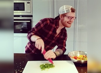 8 Foodie Moments From Ed Sheeran's 2015 Photo Dump From Old Phone 8 Foodie Moments From Ed Sheeran's 2015 Photo Dump From Old Phone