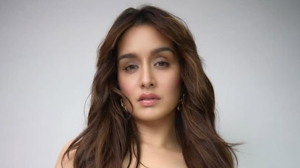 Shraddha Kapoor Enjoys Asian Sauces, Shares Foodie Adventures