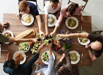 Why Eating With Others Could Be The Key To Your Happiness, Science Says Why Eating With Others Could Be The Key To Your Happiness, Science Says