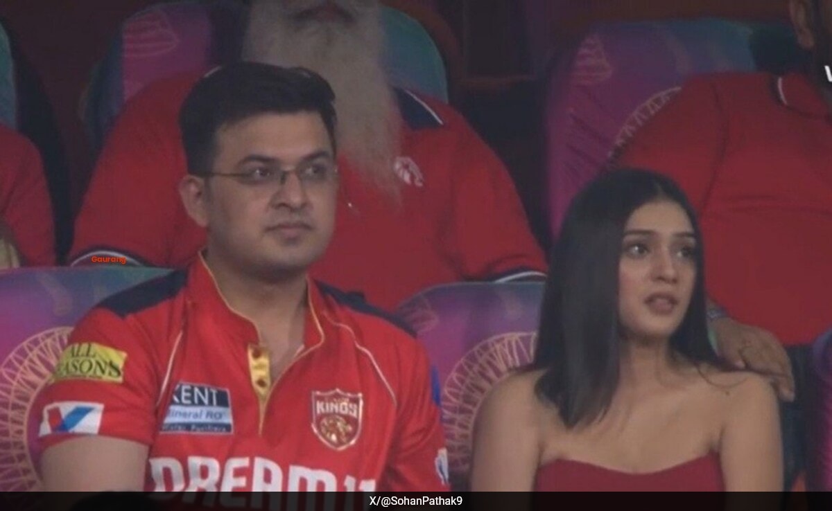 RJ Mahvash's Reaction Says It All As RCB Annihilate Punjab Kings In Qualifier 1