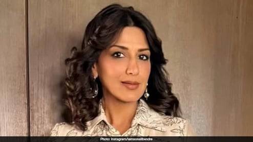 30 साल पुराने आंखों में बसे हो तुम गाने पर गोविंदा के भांजे कृष्णा अभिषेक संग सोनाली बेंद्रे ने किया डांस, फैंस कर रहे जमकर तारीफ