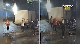 Pune News: तोंडाला रुमाल, हातात कोयते, कॅफे बाहेरच वाहनांची तोडफोड