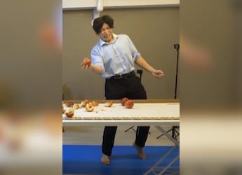 Watch: Man Crushed 25 Apples By Hand In A Minute To Set World Record Watch: Man Crushed 25 Apples By Hand In A Minute To Set World Record