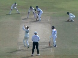 रोहित शर्मा आणि विराट कोहलीनंतर आणखी एका दिग्गजानं केला टेस्ट क्रिकेटला अलविदा रोहित शर्मा आणि विराट कोहलीनंतर आणखी एका दिग्गजानं केला टेस्ट क्रिकेटला अलविदा